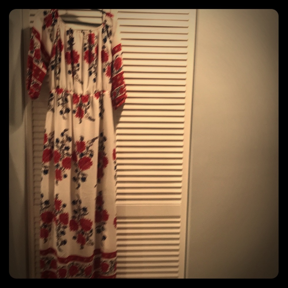 Maxi dress with side slit